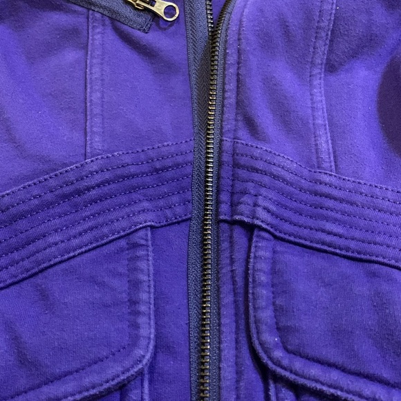 Blue/purple Lululemon sweater/jacket, size 6 - Picture 10 of 10
